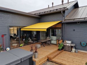 Tehokasta aurinkosuojausta kaihtimilla ja markiiseilla